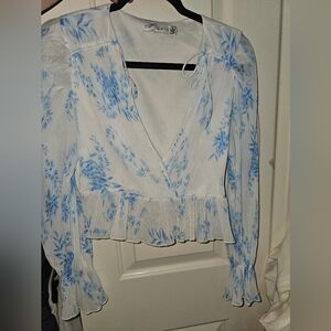 Long sleeve Crop top.